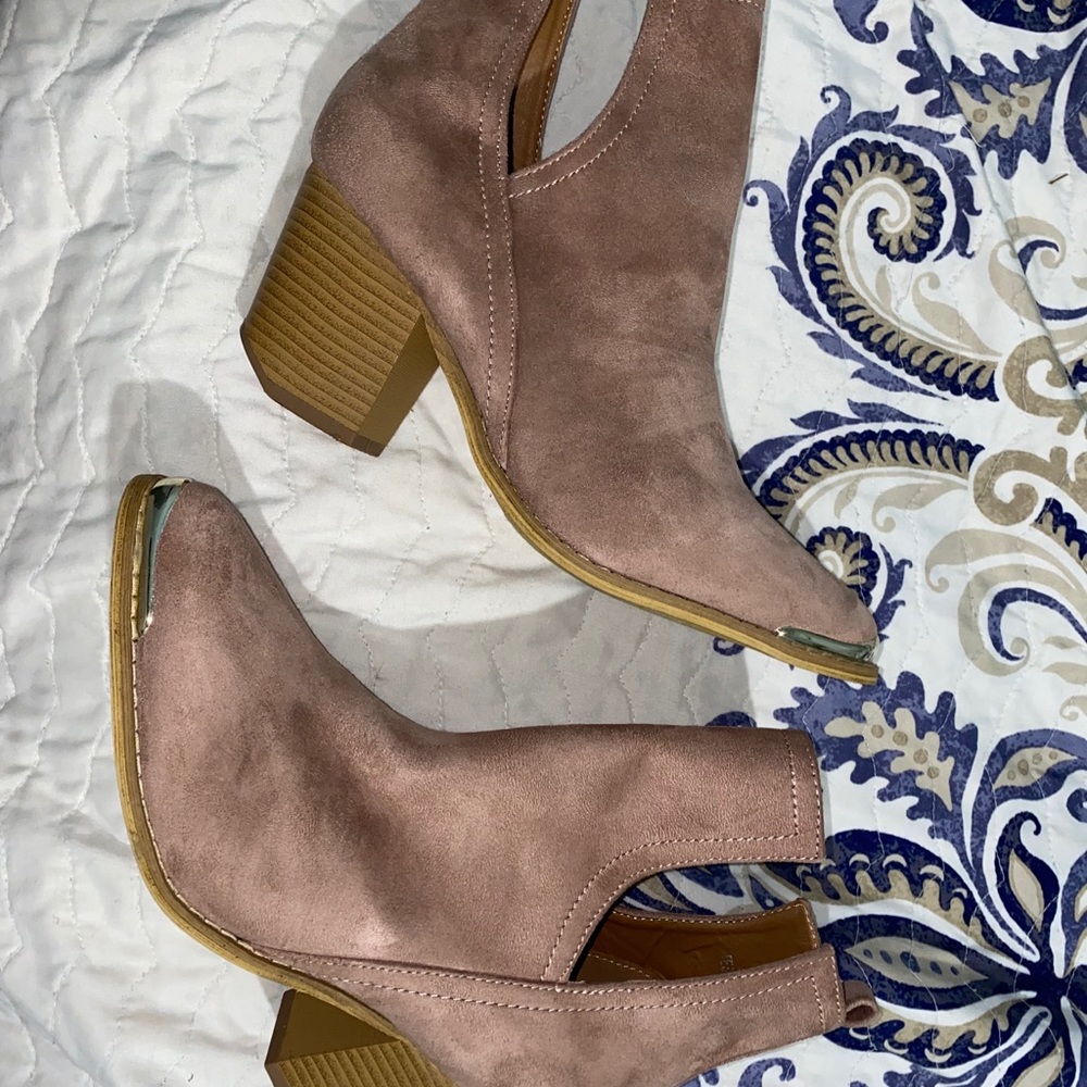 women’s heel/ booties size 9